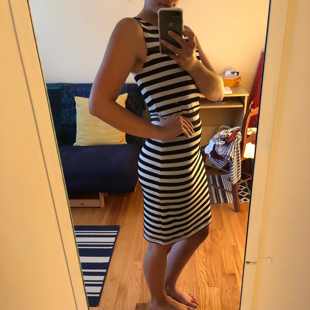 B&W striped body-con dress - Picture 4 of 4